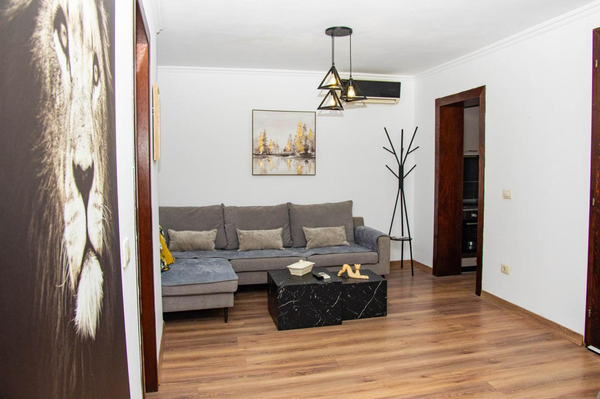 Lucas Central Relaxing House Тирана Экстерьер фото